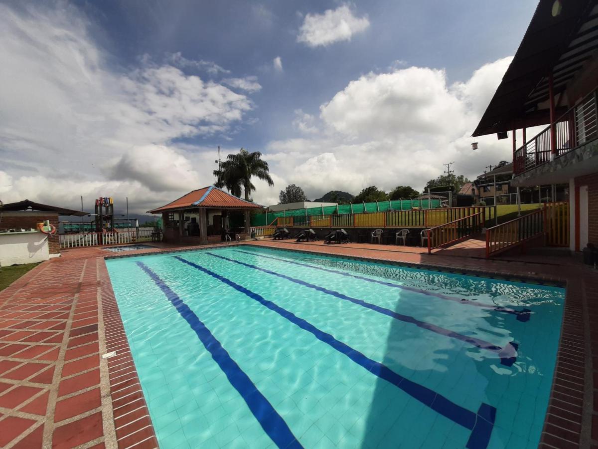 Finca Hotel La Fragata Санта-Роса-де-Кабаль Экстерьер фото