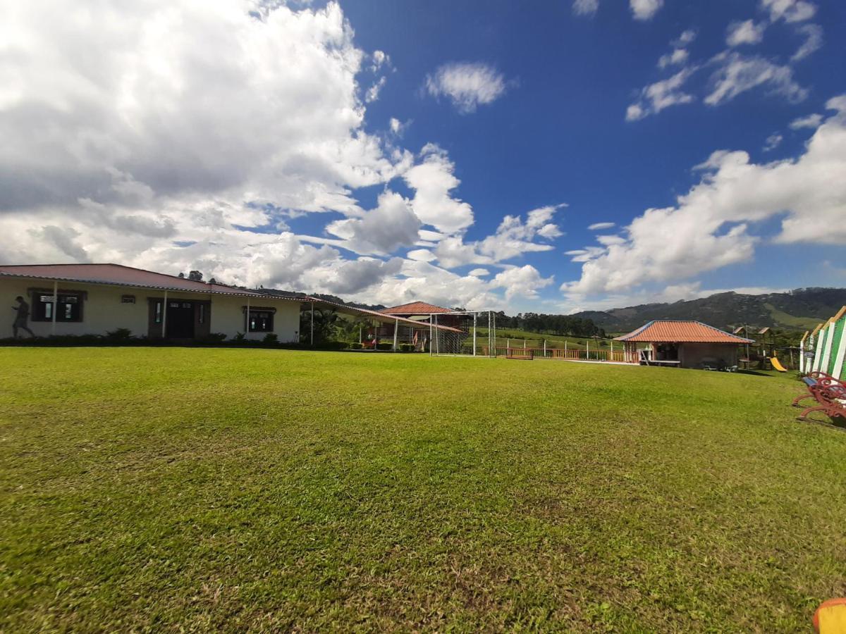 Finca Hotel La Fragata Санта-Роса-де-Кабаль Экстерьер фото